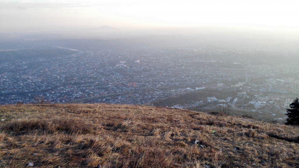 Der Blick über die Stadt Pjatigorsk (fünf Berge).